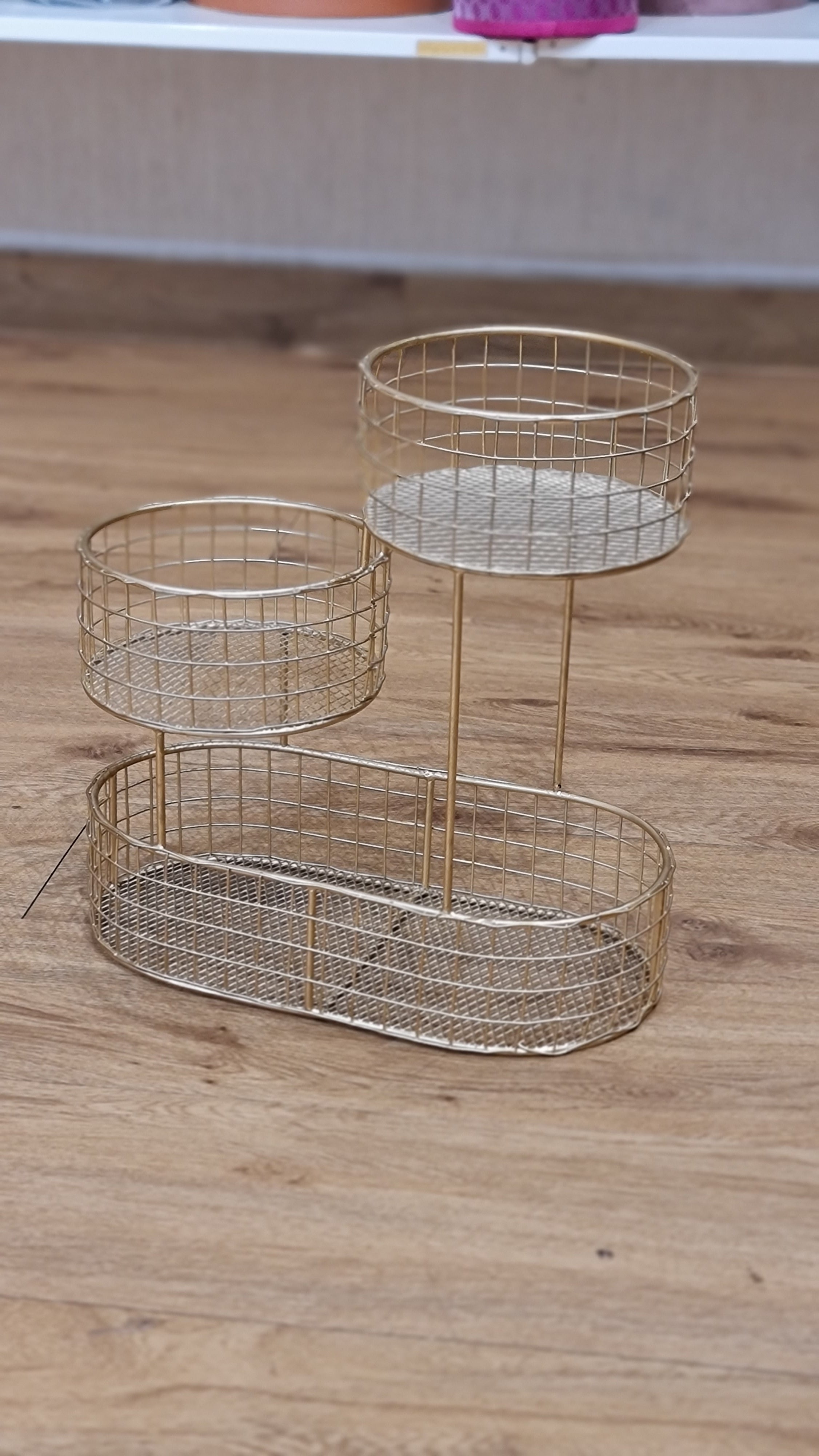 3-Tier Gold Wire Mesh Decorative Organizer Stand (31 cm H x 31.5 cm L x 15 cm W)
