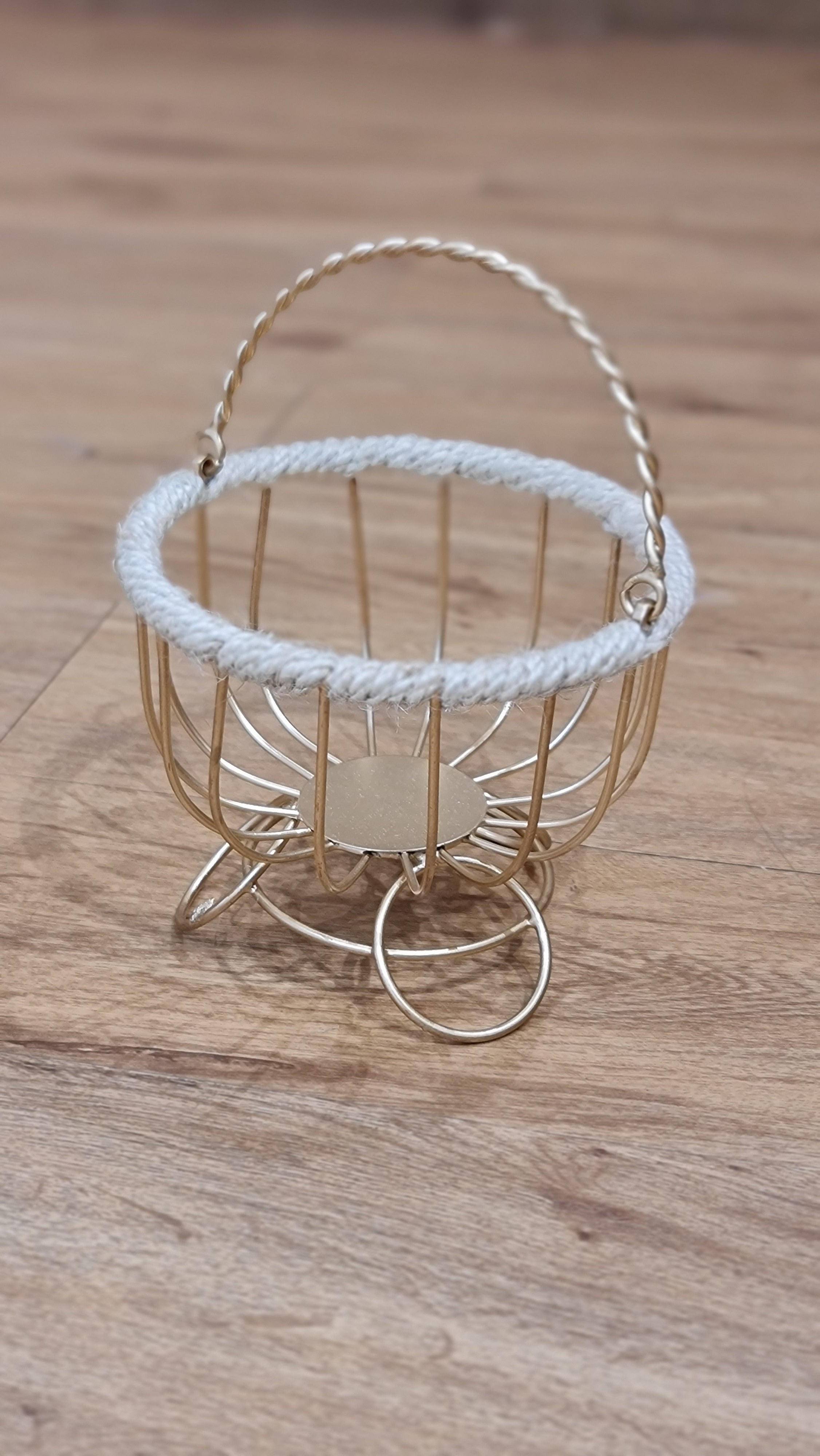 Elegant Golden Wire Thamboolam Basket with Rope Handle (16 cm x 26 cm x 16 cm)