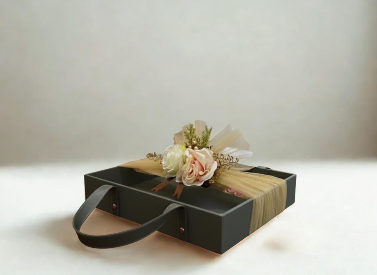 Elegant Green Gift Tray with Floral Wrapping Kit