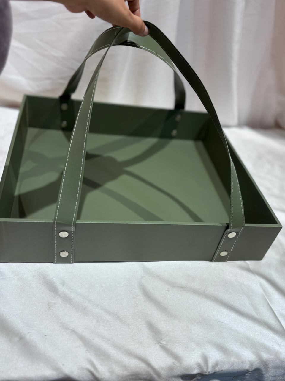 Elegant Green Gift Tray with Floral Wrapping Kit