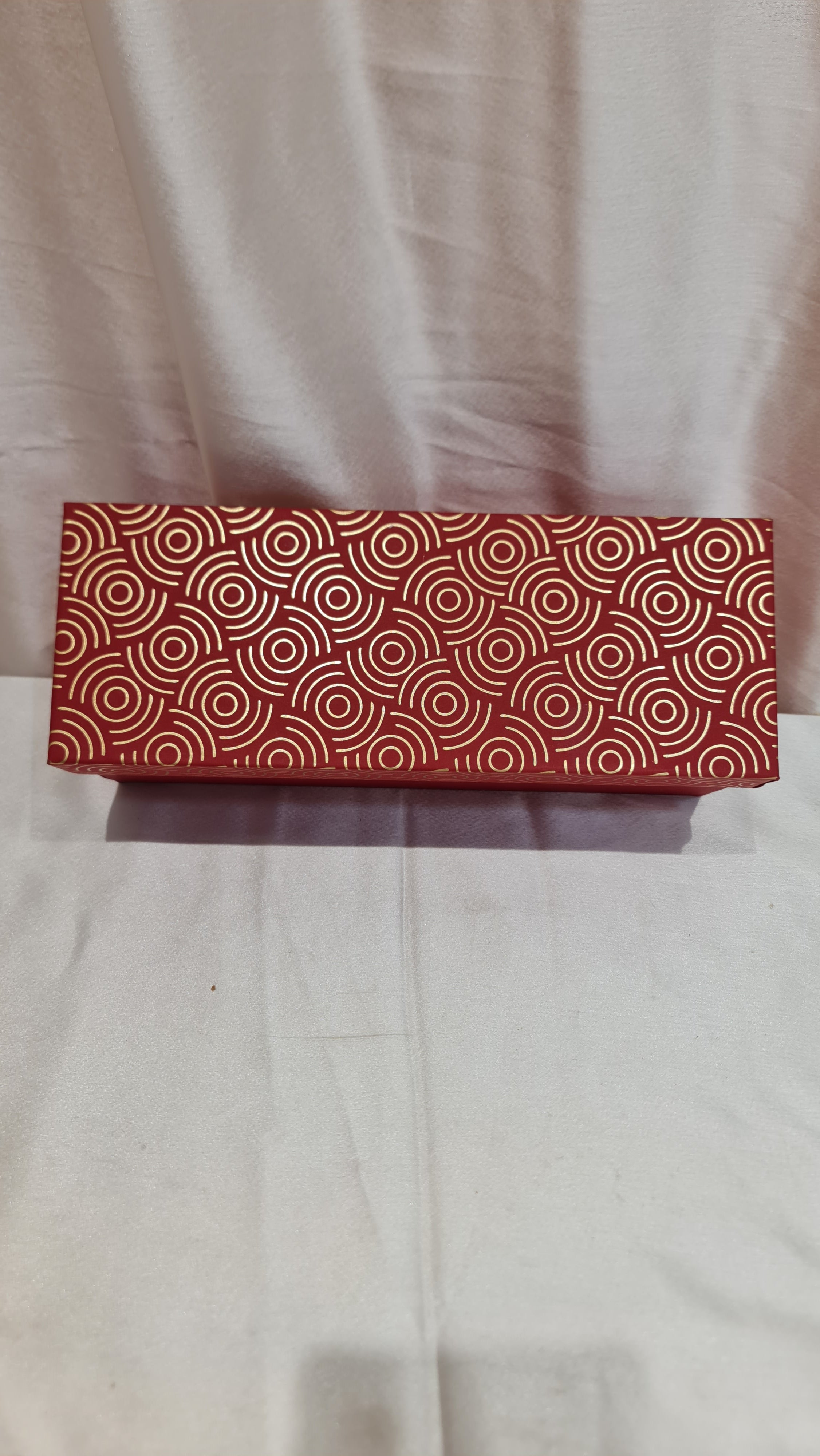 Festive Red & Gold Corrugated Gift Box (10-Pack) - 26 cm x 9.5 cm x 10 cm
