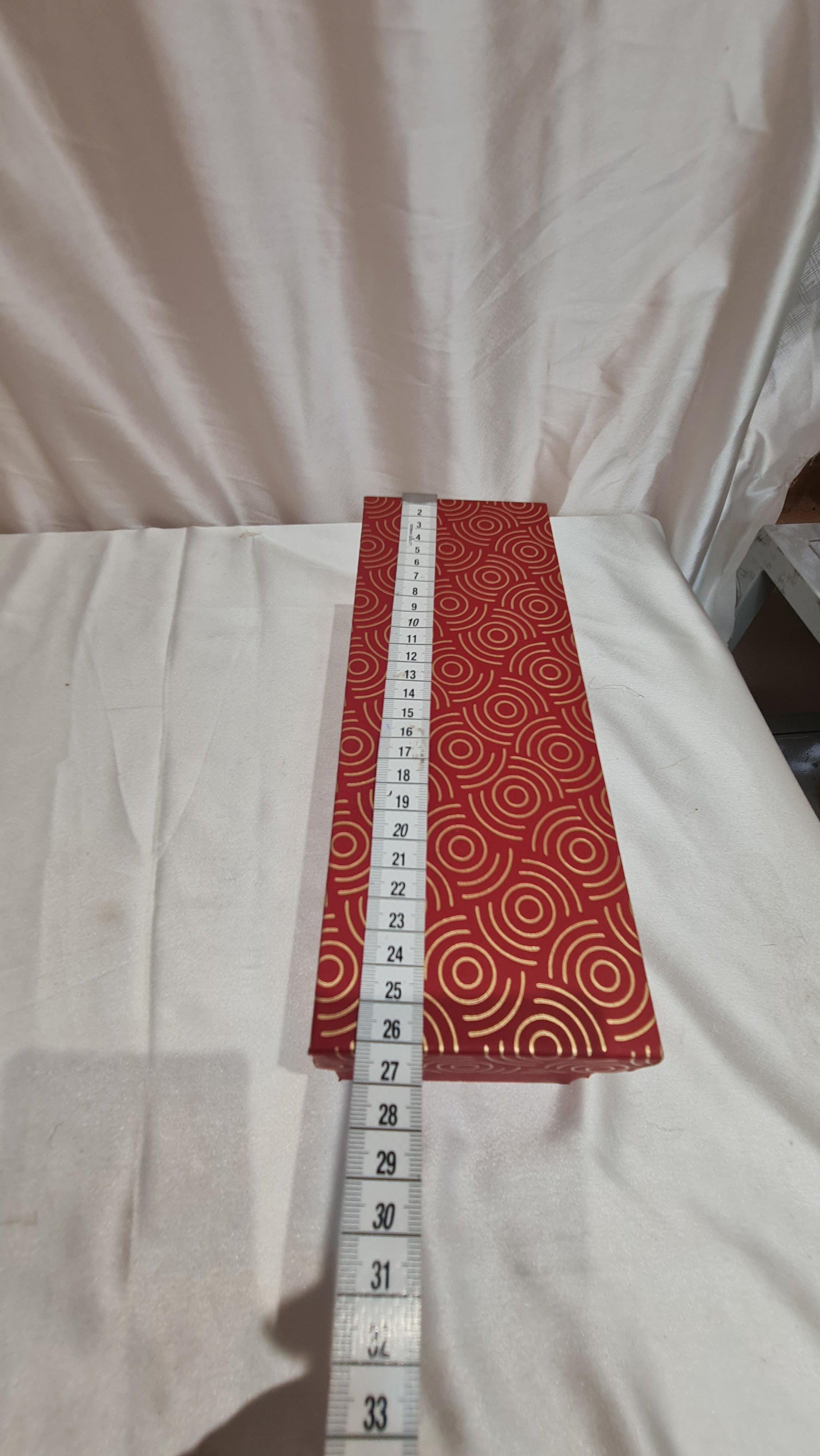 Festive Red & Gold Corrugated Gift Box (10-Pack) - 26 cm x 9.5 cm x 10 cm