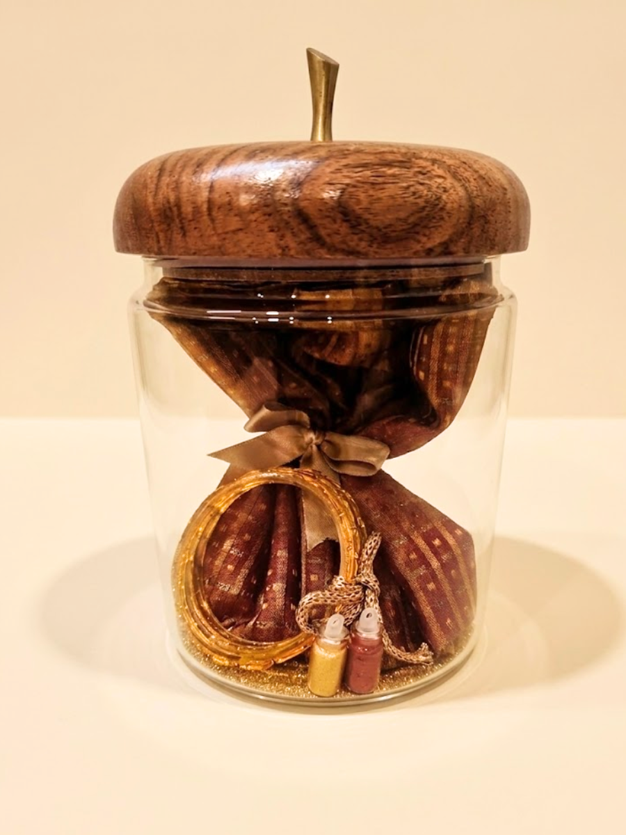 Thamboolam Gift Hamper | Apple Lid Glass Jar with Bangles, Blouse Piece & Haldi Kumkum Set