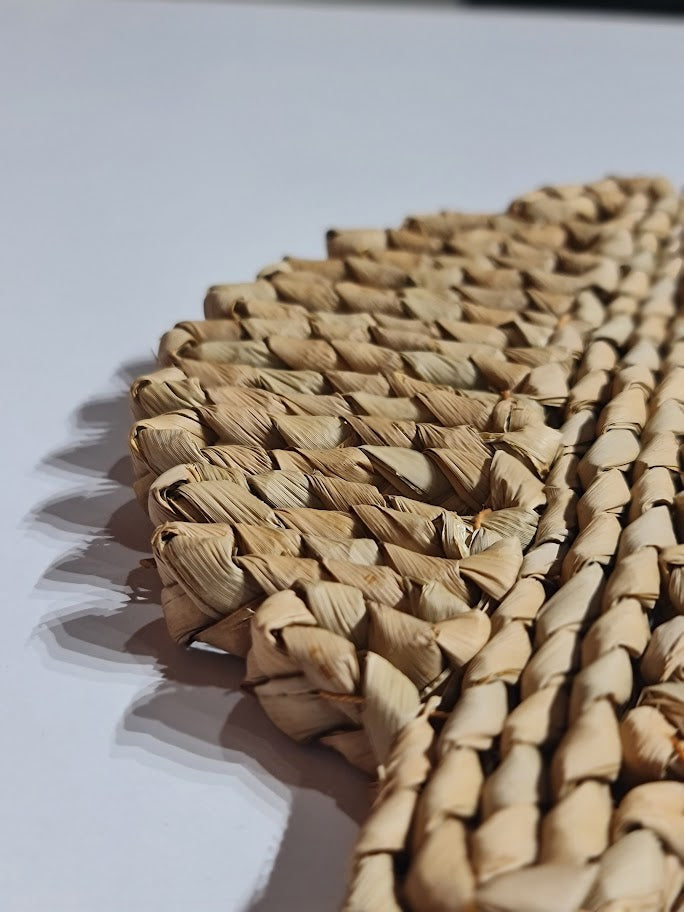 Natural Leaf Straw Place mat set of 3 - 24.5cm Eco-Friendly Table Décor