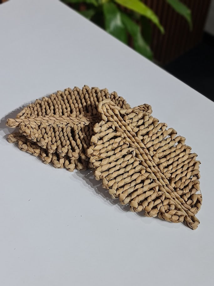 Natural Leaf Straw Place mat set of 3 - 24.5cm Eco-Friendly Table Décor