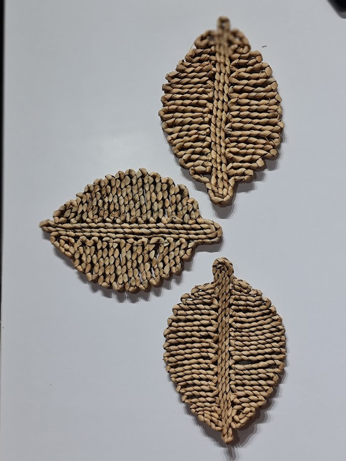 Natural Leaf Straw Place mat set of 3 - 24.5cm Eco-Friendly Table Décor