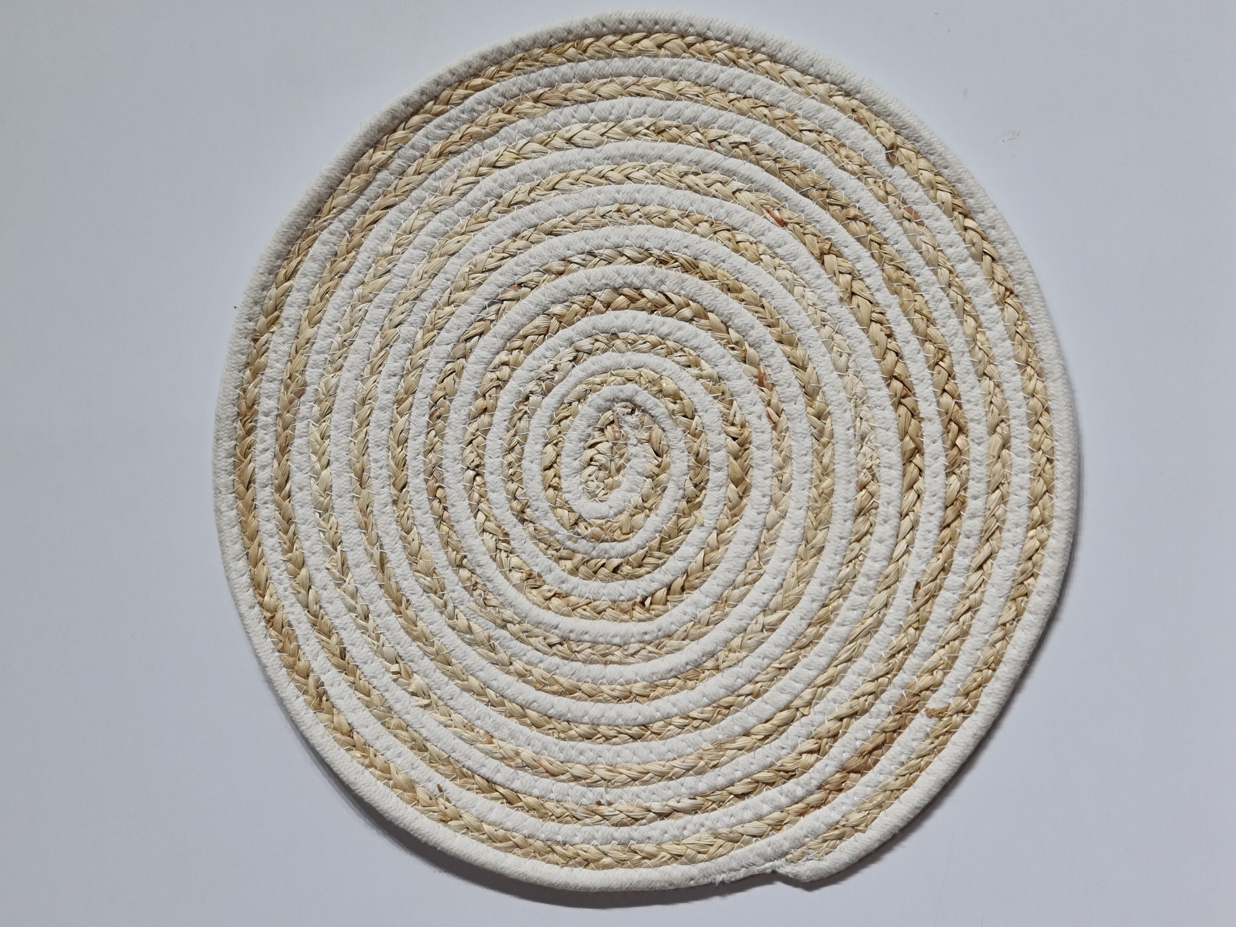 Round Braided Jute Place mats – Set of 2 (Beige & White, 38cm)