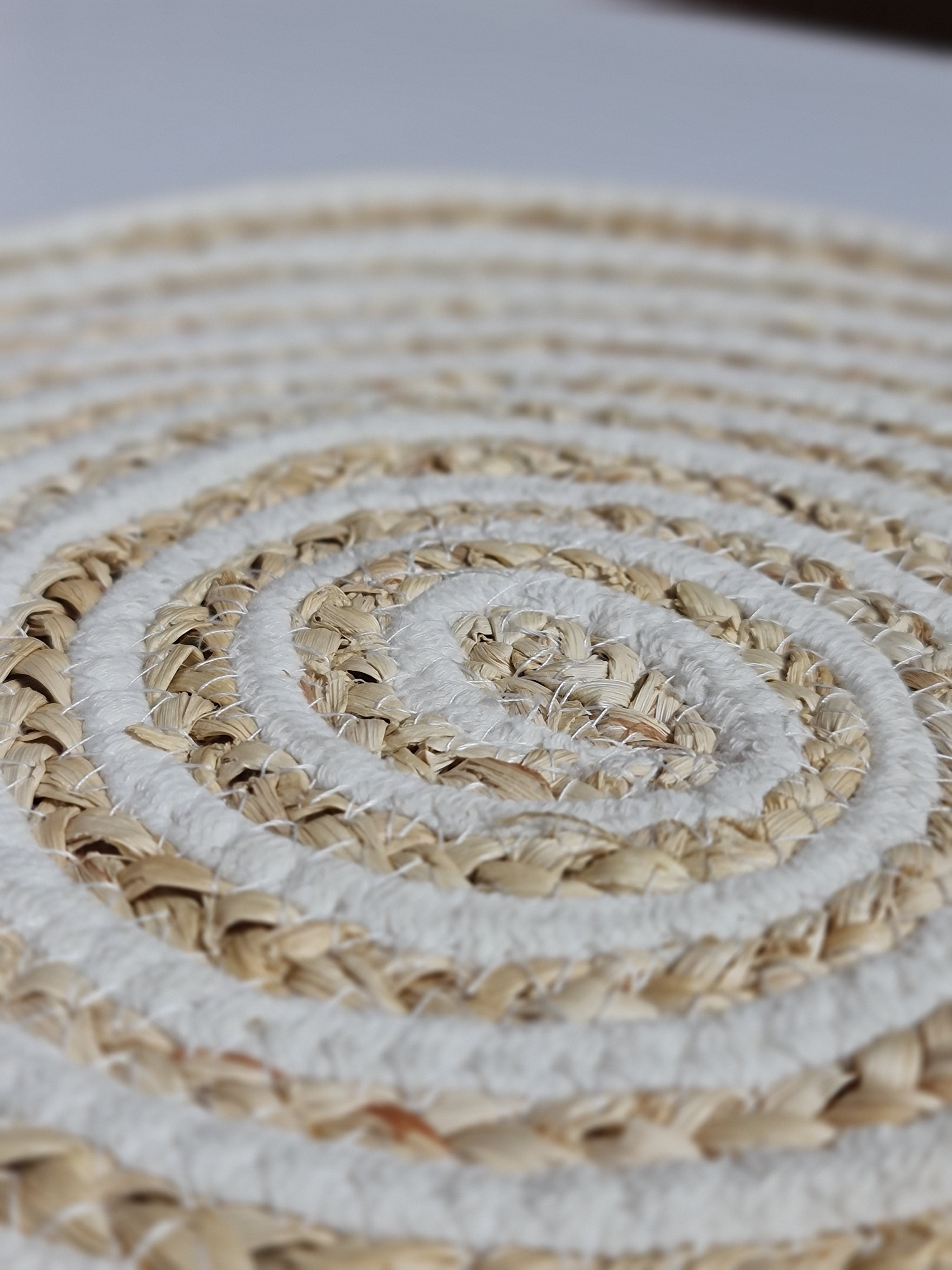 Round Braided Jute Place mats – Set of 2 (Beige & White, 38cm)