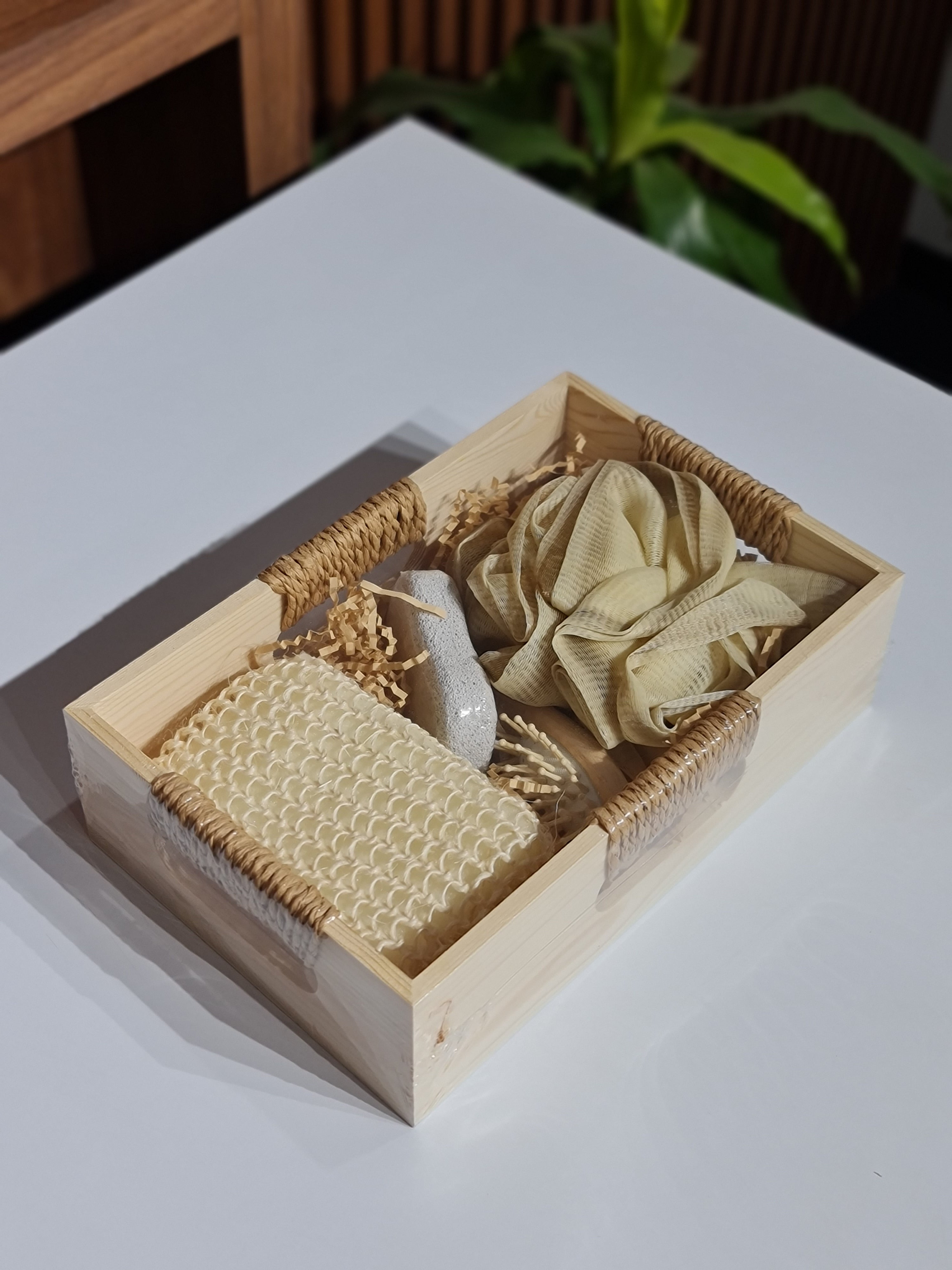 Luxury Bath Gift Set | 5-Piece Spa Kit in Wooden Tray