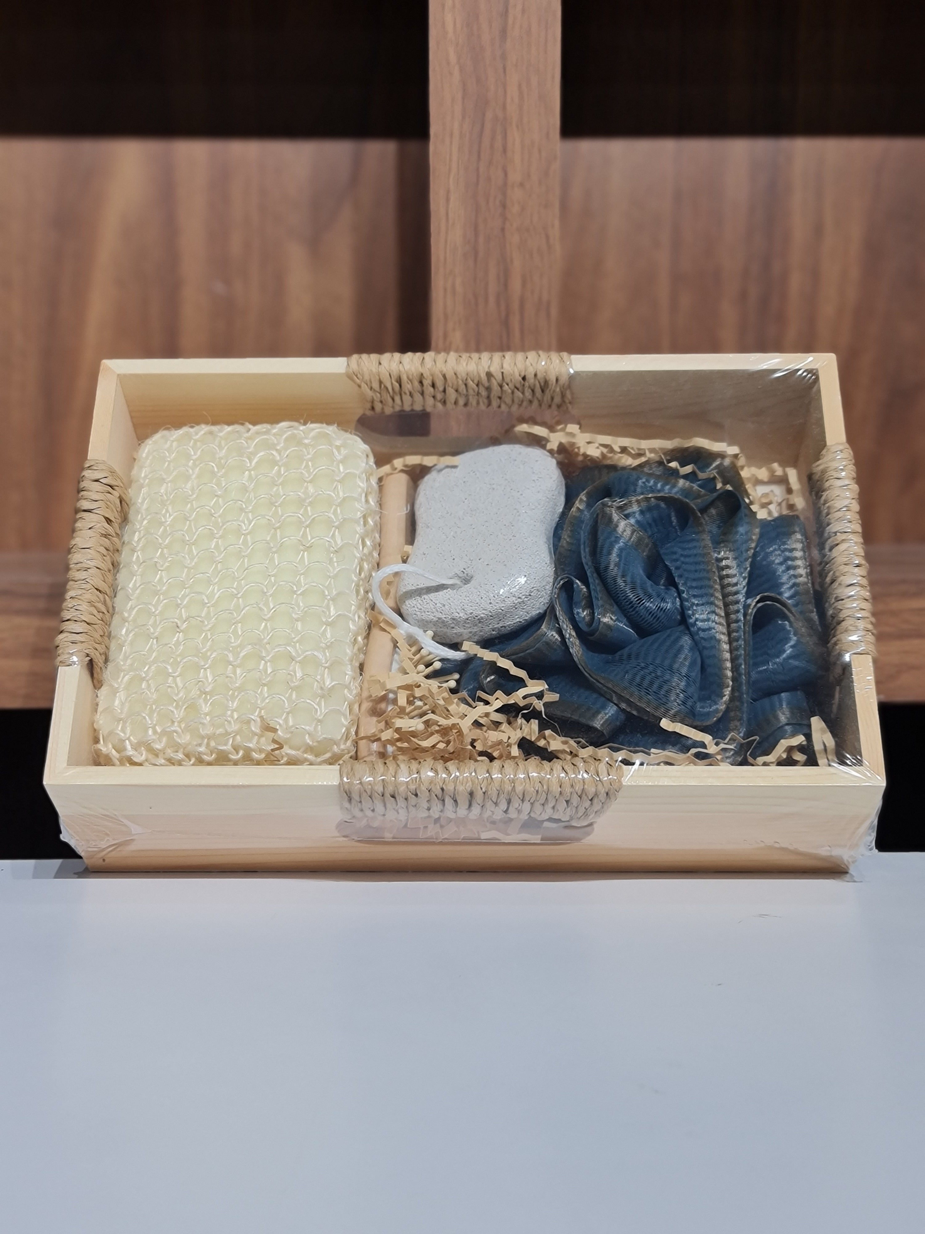 Luxury Bath Gift Set | 5-Piece Spa Kit in Wooden Tray