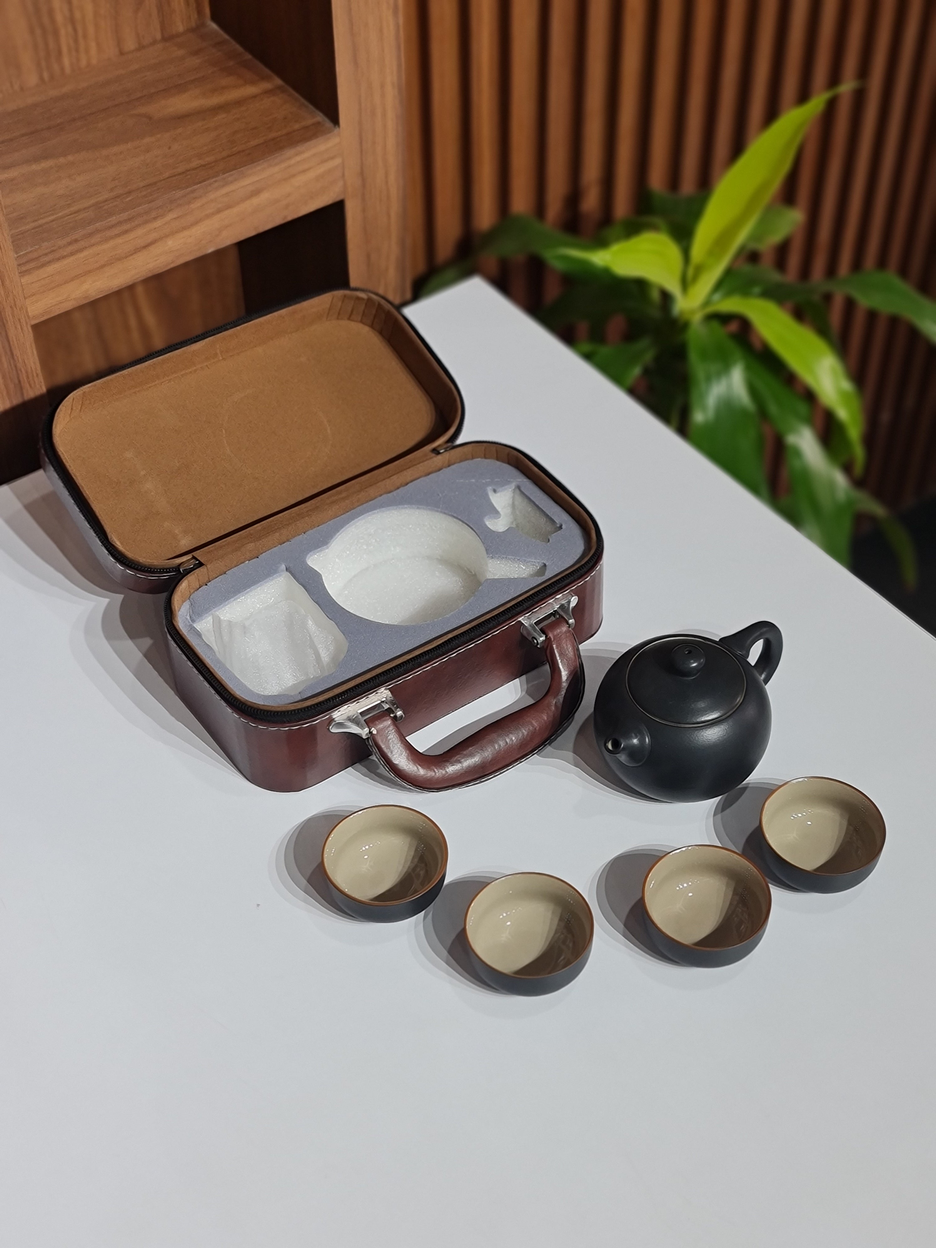 Portable Travel Tea Set with PU Leather Carrying Case – 4 Cups & Teapot