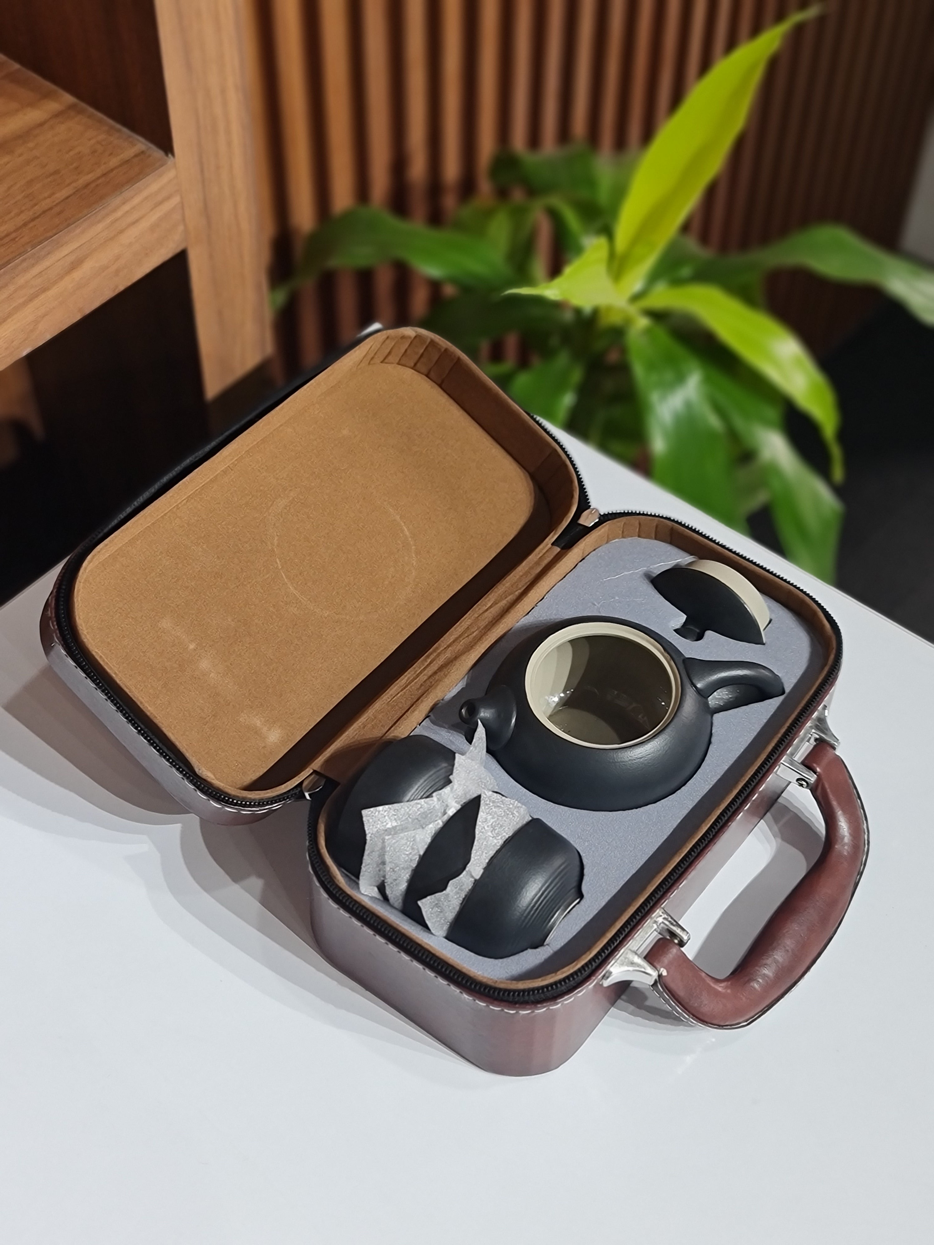 Portable Travel Tea Set with PU Leather Carrying Case – 4 Cups & Teapot