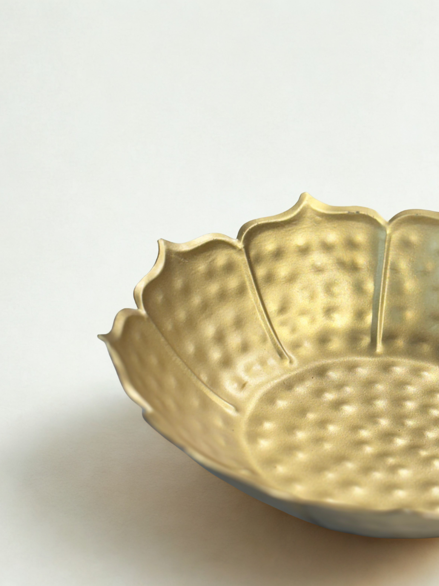 Decorative Brass Urli Bowl for Floating Flowers – Elegant Home Decor Accent