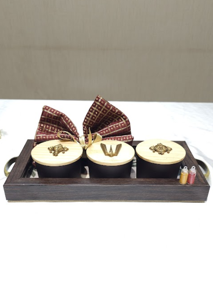 Traditional Thamboolam Gift with Shanka Chakra Nama